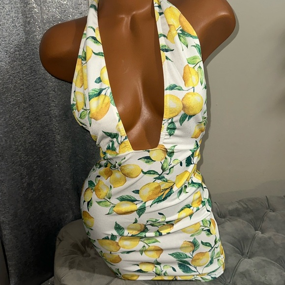 Missguided Dresses & Skirts - Misguided Lemon 🍋 dress